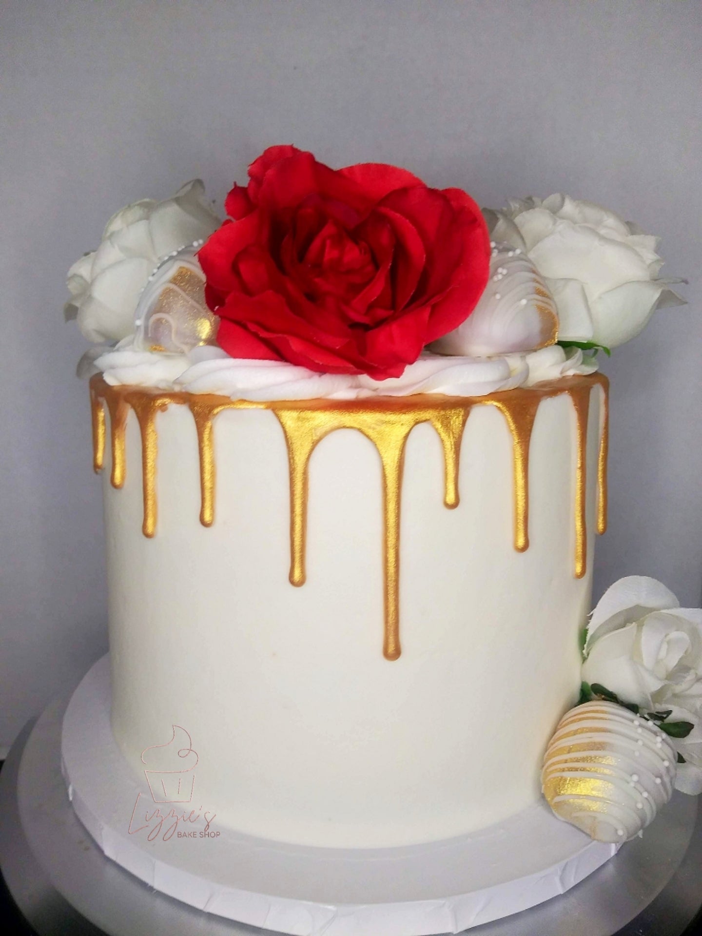 Buttercream Wedding Cake With Fresh Flowers | Rimma's Wedding Cakes